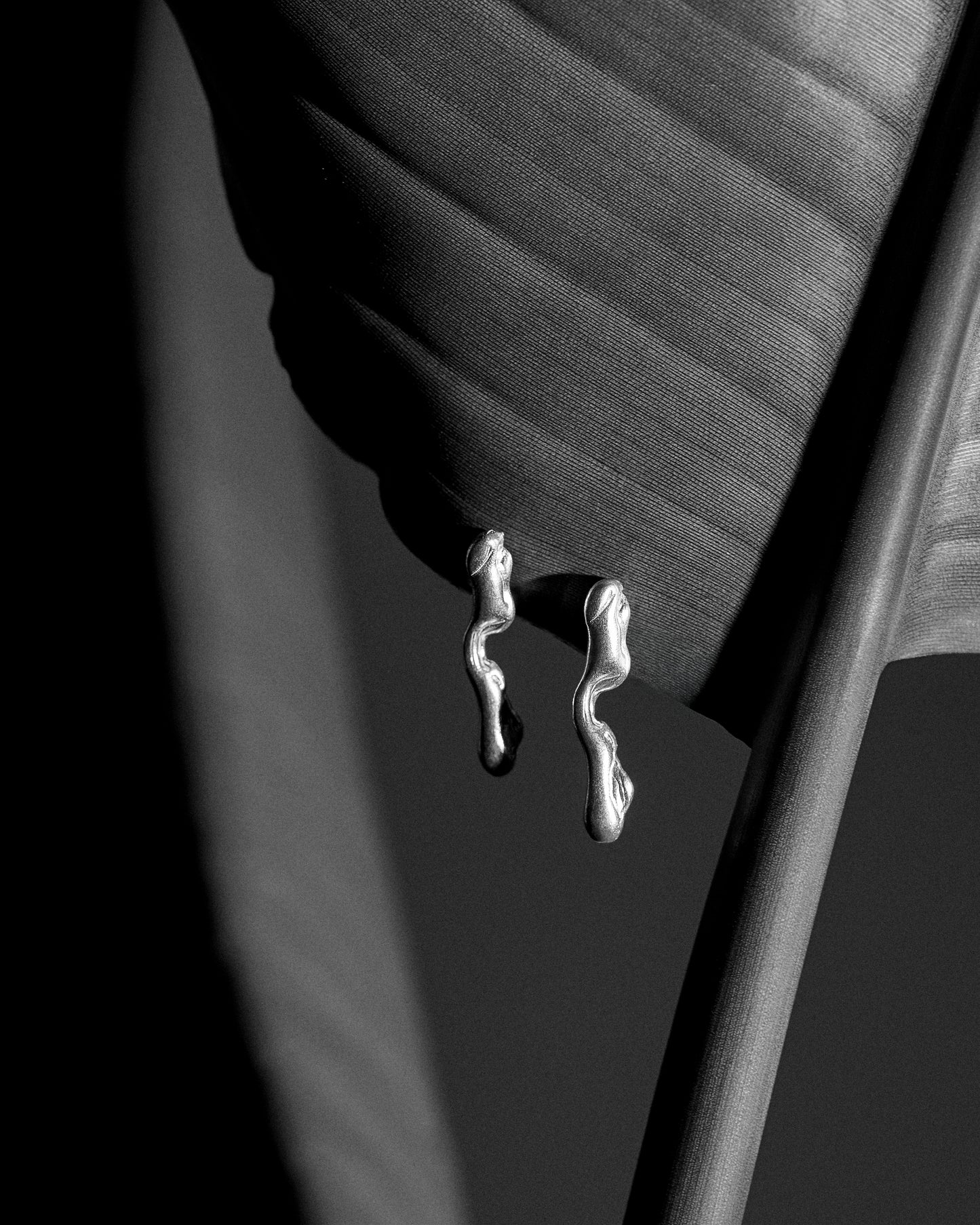 CRYBABY EARRING (NHS XRAY SILVER)